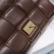 BV 6688-8  寶緹嘉原單padded 鏈條枕頭包