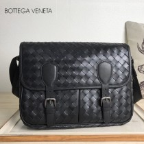 BV 寶緹嘉 B35261 原單手工編織新款男士MESSENGER BAG男黑色編織BV翻蓋郵差包