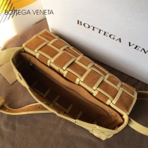 BV 寶緹嘉 9879-01 原單手工編織新款 新款編織腰包