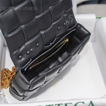 BV 6688-7  寶緹嘉原單padded 鏈條枕頭包