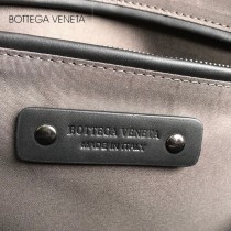 BV 寶緹嘉 B32888  原單手工編織新款男士新品MESSENGER BAG黑色編織BV公文包