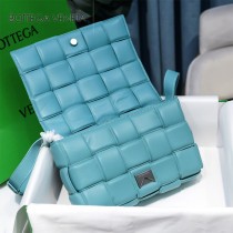 BV 6688-012 寶緹嘉原單Cassette枕頭包