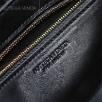 BV 6688-7  寶緹嘉原單padded 鏈條枕頭包