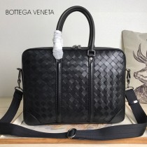 BV 寶緹嘉 B32888  原單手工編織新款男士新品MESSENGER BAG黑色編織BV公文包