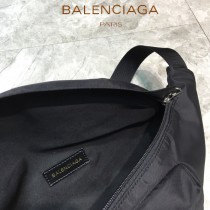 BALENCIAGA-01  巴黎世家 三聯特惠原單帆布胸包腰包 簡單輕便