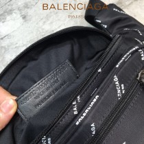 BALENCIAGA-08  巴黎世家 三聯特惠原單帆布胸包腰包 簡單輕便