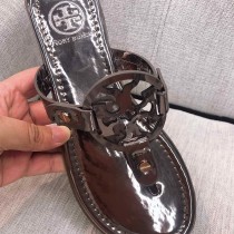 Tory Burch 托裏伯奇 漆皮系列 典時尚平底夾趾涼鞋人字拖