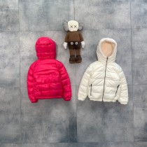 Moncler雙面穿羽絨服 連帽設計 ，袖子下擺微收