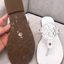 Tory Burch 托裏伯奇 漆皮系列 典時尚平底夾趾涼鞋人字拖