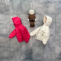 Moncler雙面穿羽絨服 連帽設計 ，袖子下擺微收