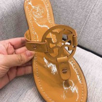 Tory Burch 托裏伯奇 漆皮系列 典時尚平底夾趾涼鞋人字拖