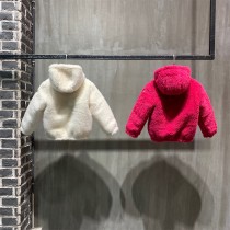 Moncler雙面穿羽絨服 連帽設計 ，袖子下擺微收