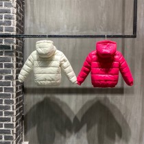 Moncler雙面穿羽絨服 連帽設計 ，袖子下擺微收