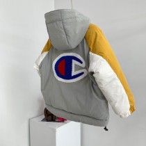 冠軍Champion童裝羽絨服 尺碼：110-150 後背的大LOGO刺繡