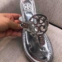 Tory Burch 托裏伯奇 漆皮系列 典時尚平底夾趾涼鞋人字拖