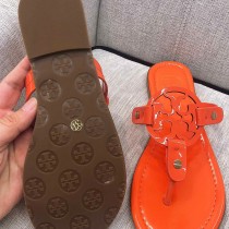 Tory Burch 托裏伯奇 漆皮系列 典時尚平底夾趾涼鞋人字拖