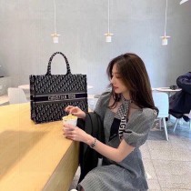 DIOR 迪奧真絲 tiwlly姐妹款最新官網對版3色領巾 發帶