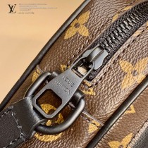 LV 原版皮  M69404-01  WEARABLE WALLET系列男女同款斜背包相機包