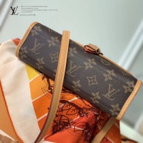 LV 原版皮 M44919  這款復古時尚的LV Ivy手袋