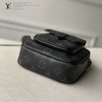 LV 原版皮  M69404-02  WEARABLE WALLET系列男女同款斜背包相機包