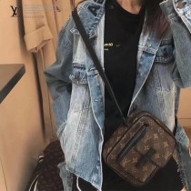 LV 原版皮  M69404-02  WEARABLE WALLET系列男女同款斜背包相機包