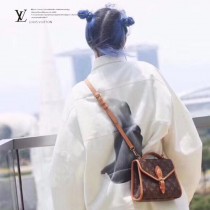 LV 原版皮 M44919  這款復古時尚的LV Ivy手袋