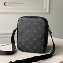 LV 原版皮  M69404-02  WEARABLE WALLET系列男女同款斜背包相機包