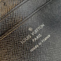 LV 原版皮  M69404-01  WEARABLE WALLET系列男女同款斜背包相機包