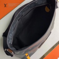 LV 原版皮 原單 M45214  Besace Zippee 中手號袋