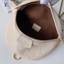 LV 原版皮 M43644-01  全皮压花 BUMBAG 胸包