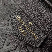 LV 原版皮 M43644-02  全皮压花 BUMBAG 胸包