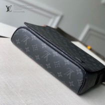 LV原版皮 M45627黑花 綠肩帶 District 小號郵差包