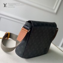 LV原版皮 M45627黑花 綠肩帶 District 小號郵差包