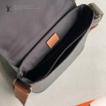 LV原版皮 M45627黑花 綠肩帶 District 小號郵差包