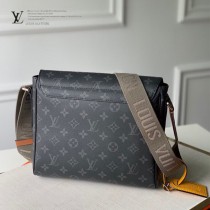 LV原版皮 M45627黑花 綠肩帶 District 小號郵差包