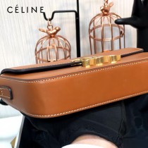 CELINE 賽琳 194143-004   Triomphe Shoulder Bag 最新款凱旋門腋下包肩背包