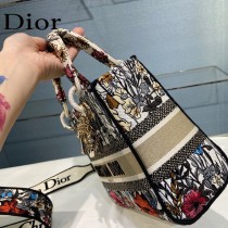 Dior-04  迪奧原單五格刺繡戴妃包  通體飾以本季標誌性的Tie