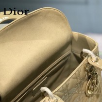 Dior-03  迪奧 Lady Dior 漆皮五格菱格中號戴妃包