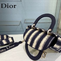 Dior-03  迪奧原單五格刺繡戴妃包  通體飾以本季標誌性的Tie