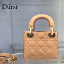 Dior-03  迪奧 Lady Dior 小号漆皮四格菱格戴妃包