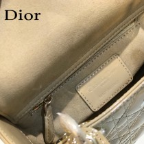 Dior-04  迪奧 Lady Dior 小号漆皮四格菱格戴妃包