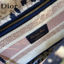 Dior-07  迪奧原單五格刺繡戴妃包  通體飾以本季標誌性的Tie