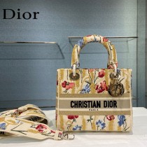 Dior-06  迪奧原單五格刺繡戴妃包  通體飾以本季標誌性的Tie