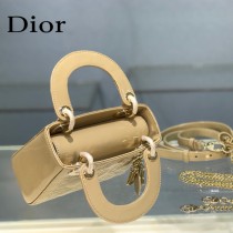 Dior-04  迪奧 Lady Dior 小号漆皮四格菱格戴妃包