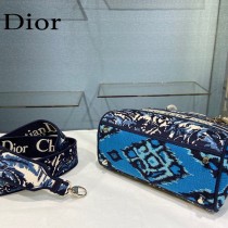 Dior-05  迪奧原單五格刺繡戴妃包  通體飾以本季標誌性的Tie