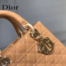 Dior-02  迪奧 Lady Dior 漆皮五格菱格中號戴妃包