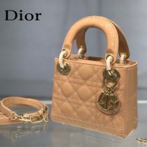 Dior-03  迪奧 Lady Dior 小号漆皮四格菱格戴妃包