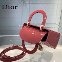 Dior-01  迪奧 Lady Dior 漆皮五格菱格中號戴妃包