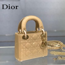 Dior-04  迪奧 Lady Dior 小号漆皮四格菱格戴妃包