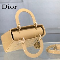 Dior-03  迪奧 Lady Dior 漆皮五格菱格中號戴妃包